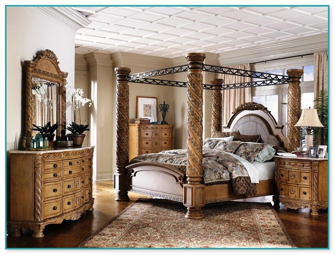 Great Queen Size Canopy Bed Set