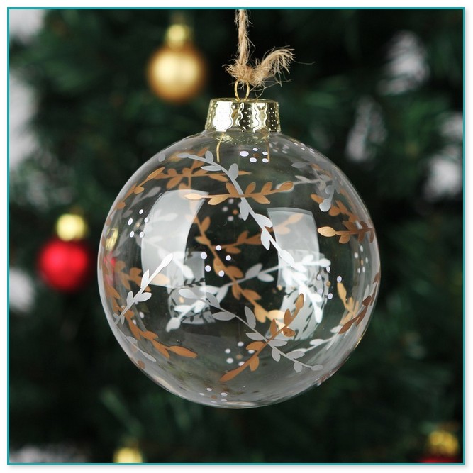 Decorating Glass Christmas Balls