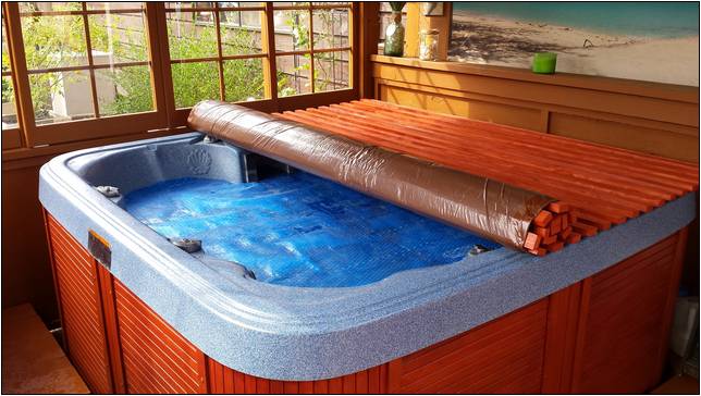 Canadian Roll Up Hot Tub Covers