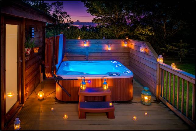 Romantic Cottage With Hot Tub